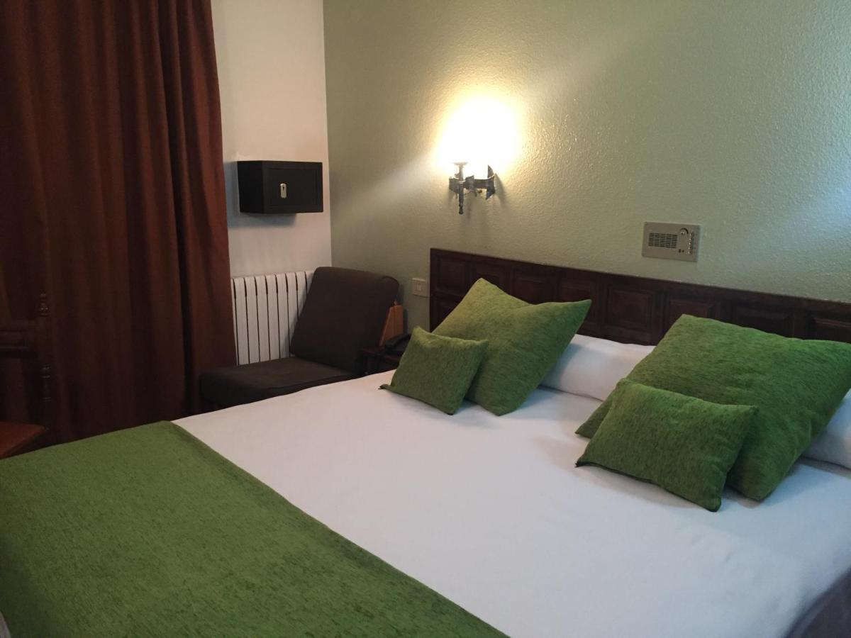 Hotel Folch ซานต์จูเลีย เด โลเรีย ภายนอก รูปภาพ