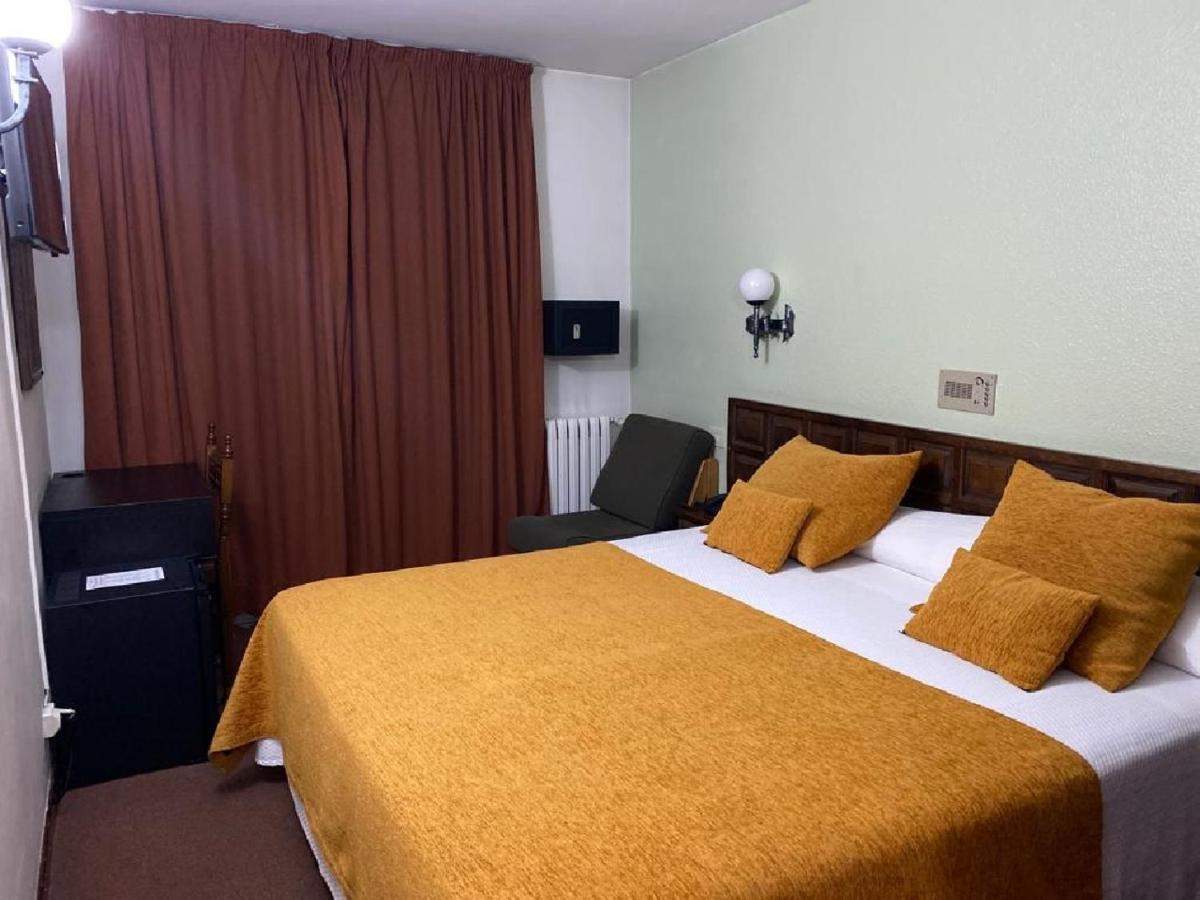 Hotel Folch ซานต์จูเลีย เด โลเรีย ภายนอก รูปภาพ