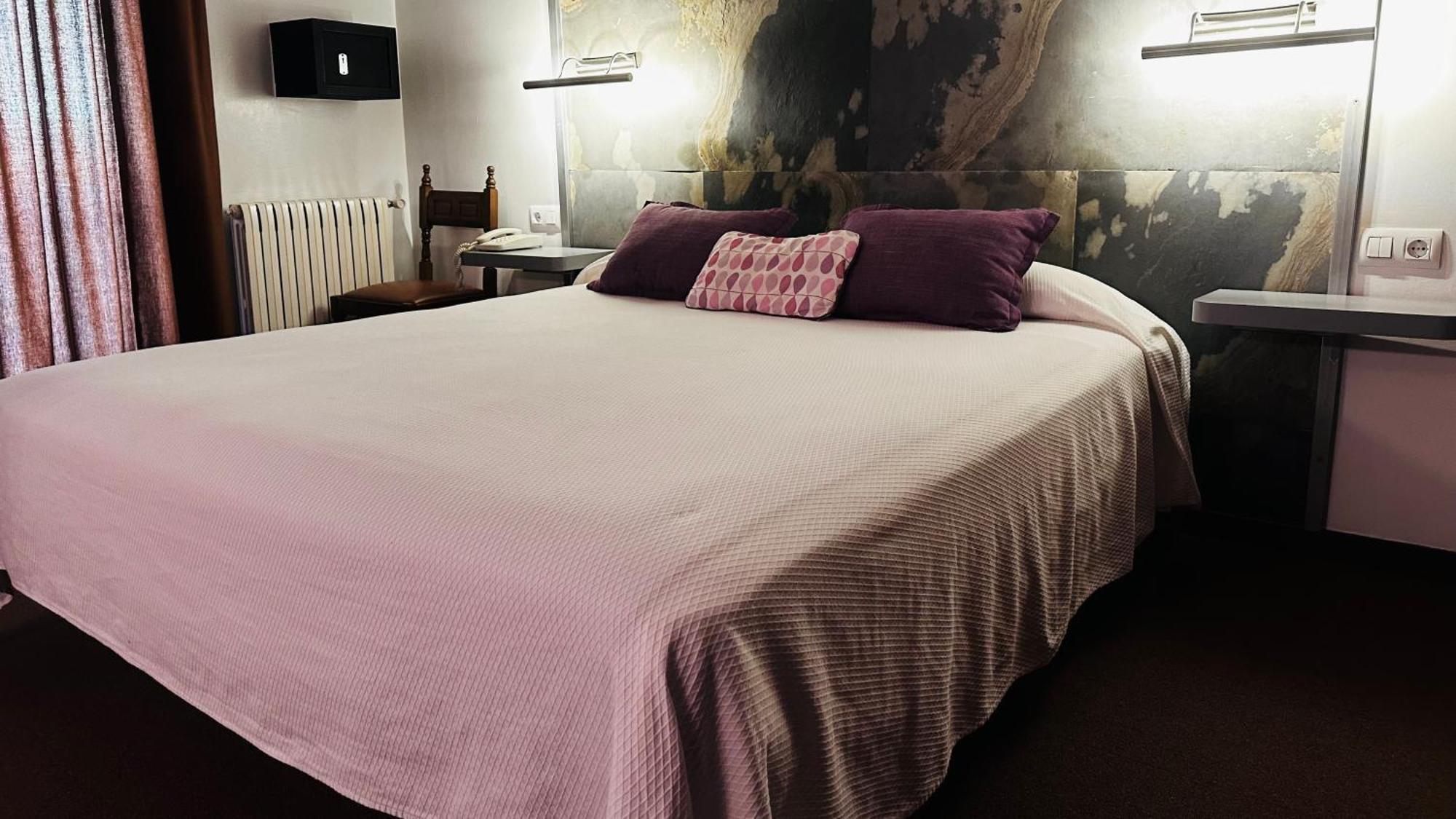 Hotel Folch ซานต์จูเลีย เด โลเรีย ภายนอก รูปภาพ