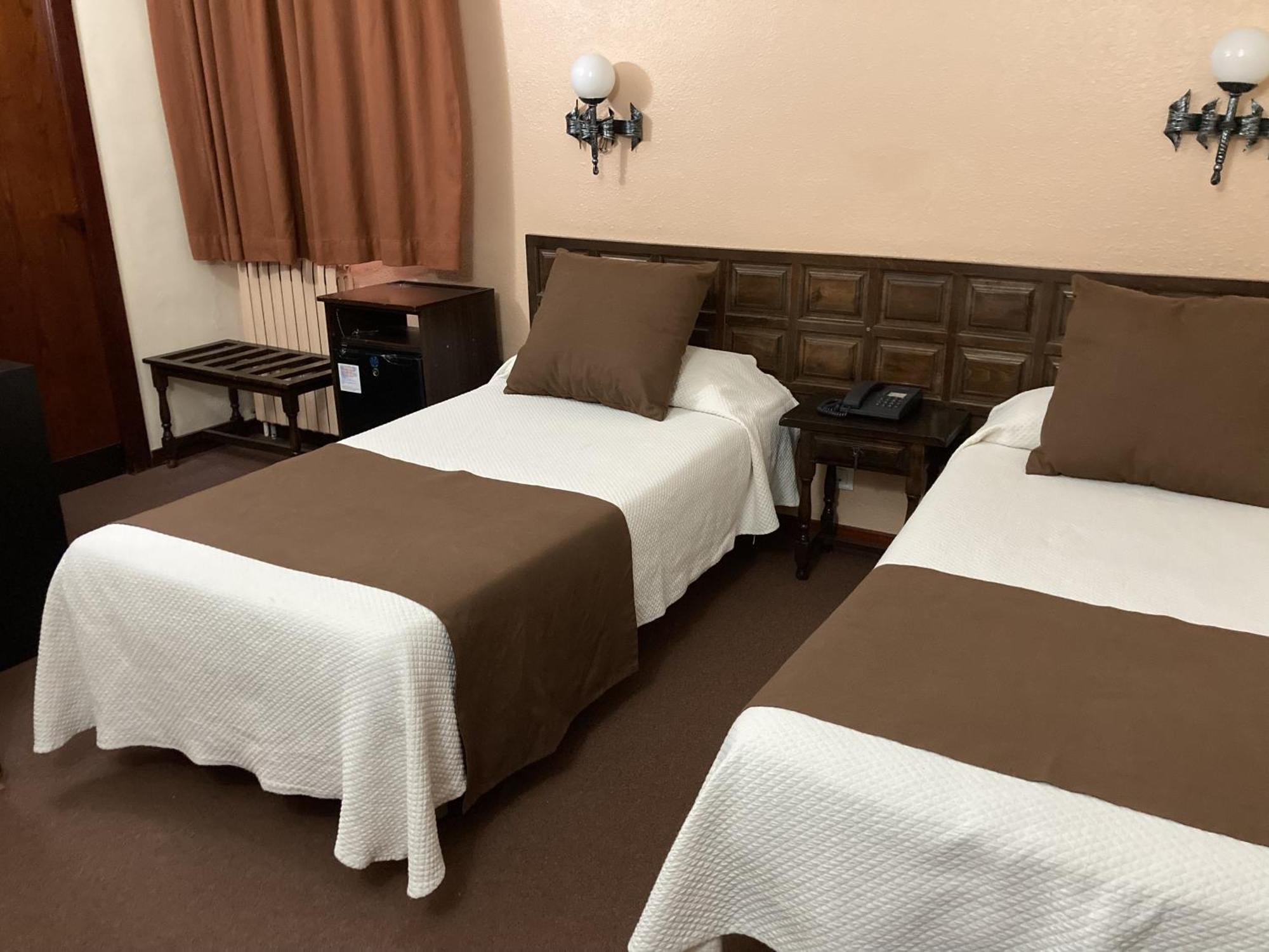 Hotel Folch ซานต์จูเลีย เด โลเรีย ภายนอก รูปภาพ