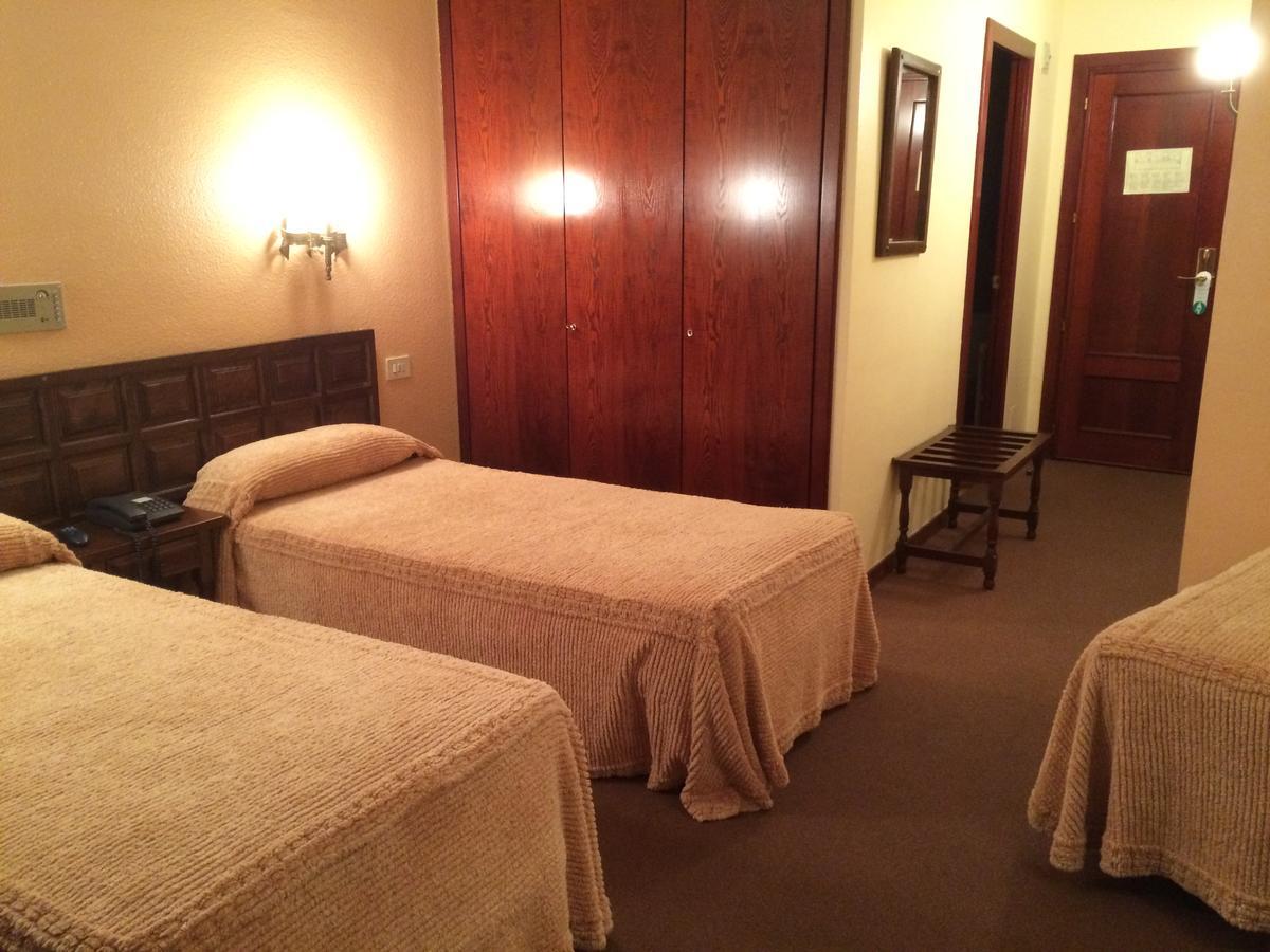 Hotel Folch ซานต์จูเลีย เด โลเรีย ภายนอก รูปภาพ