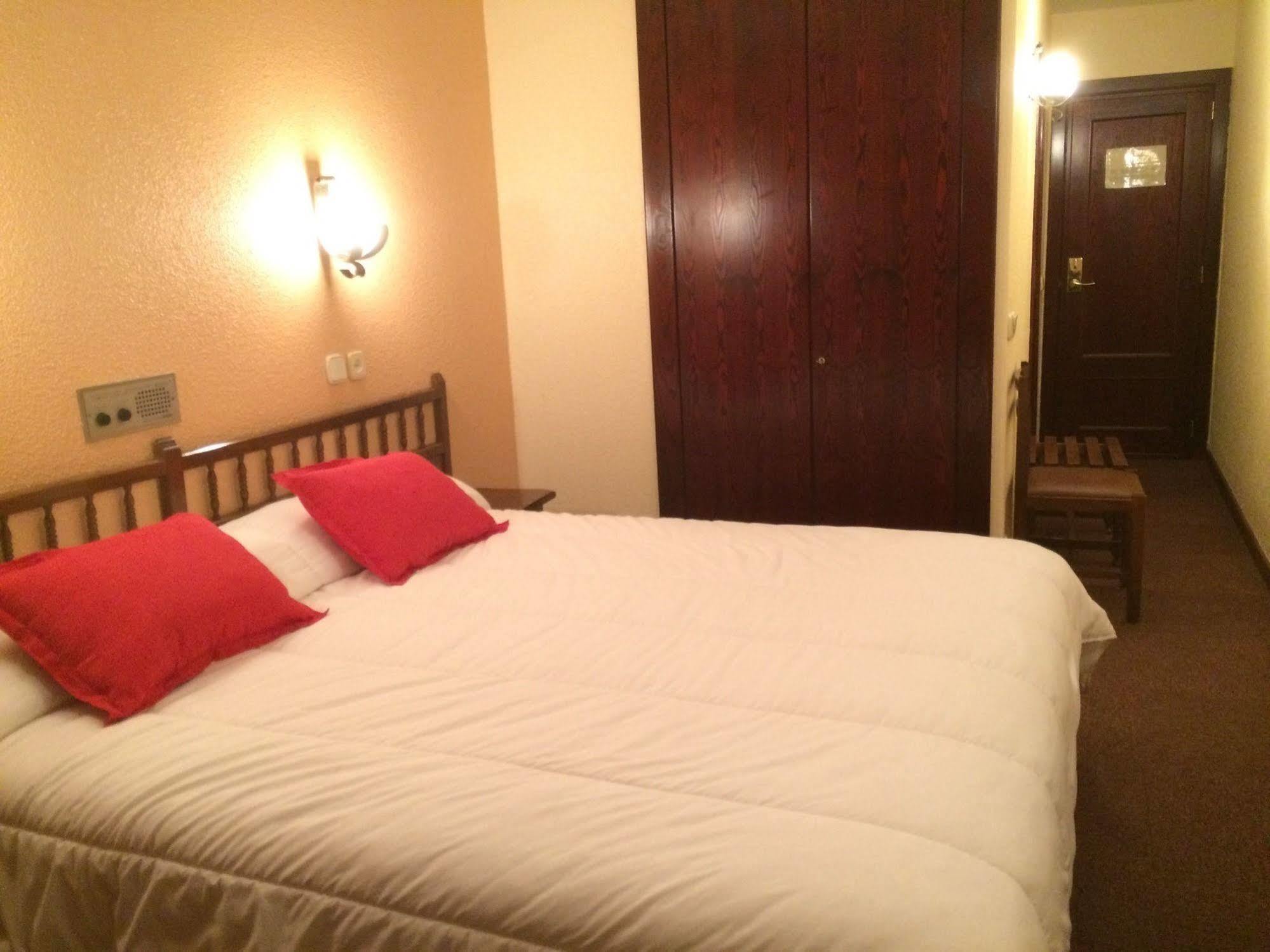 Hotel Folch ซานต์จูเลีย เด โลเรีย ภายนอก รูปภาพ