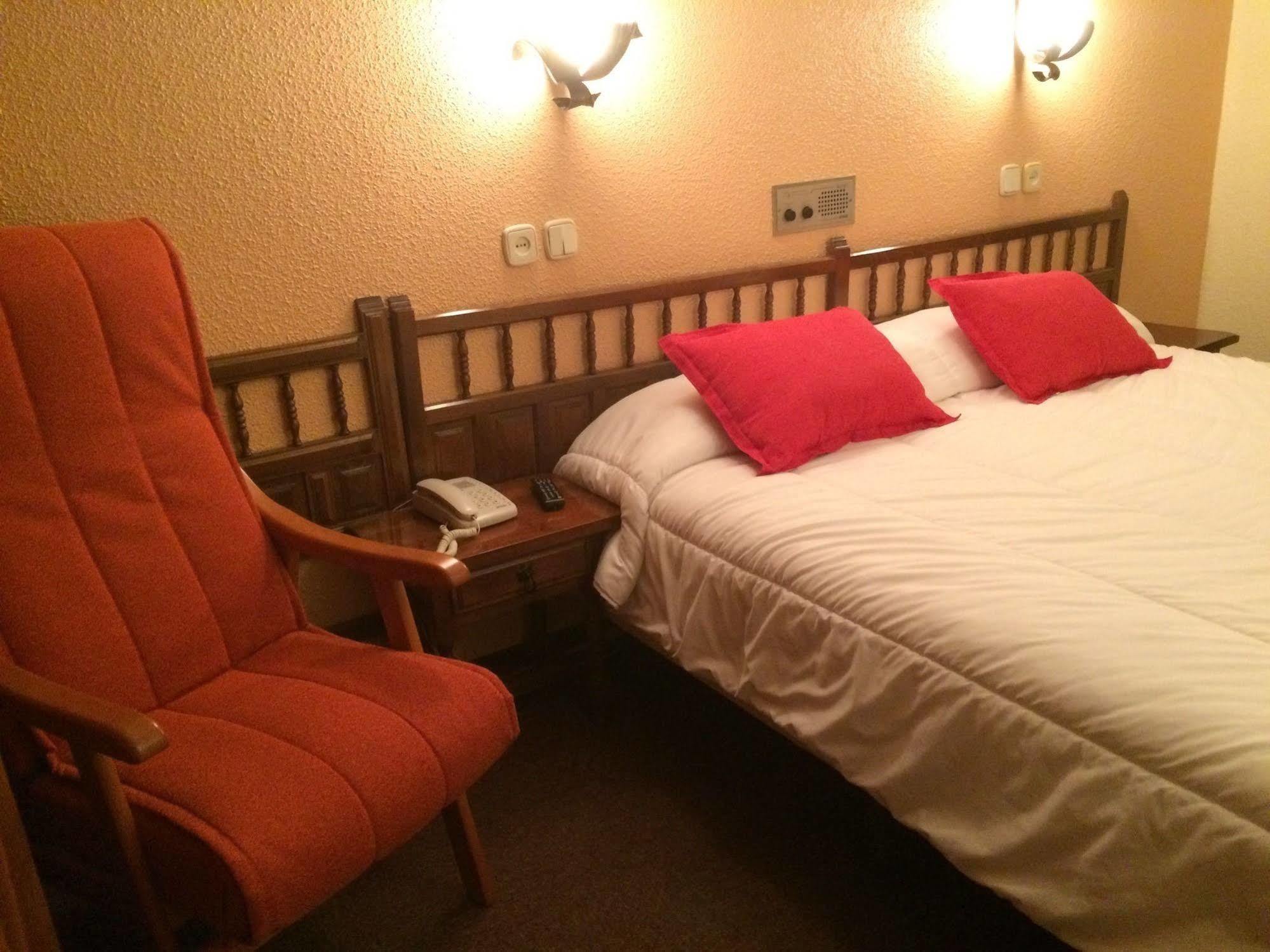 Hotel Folch ซานต์จูเลีย เด โลเรีย ภายนอก รูปภาพ