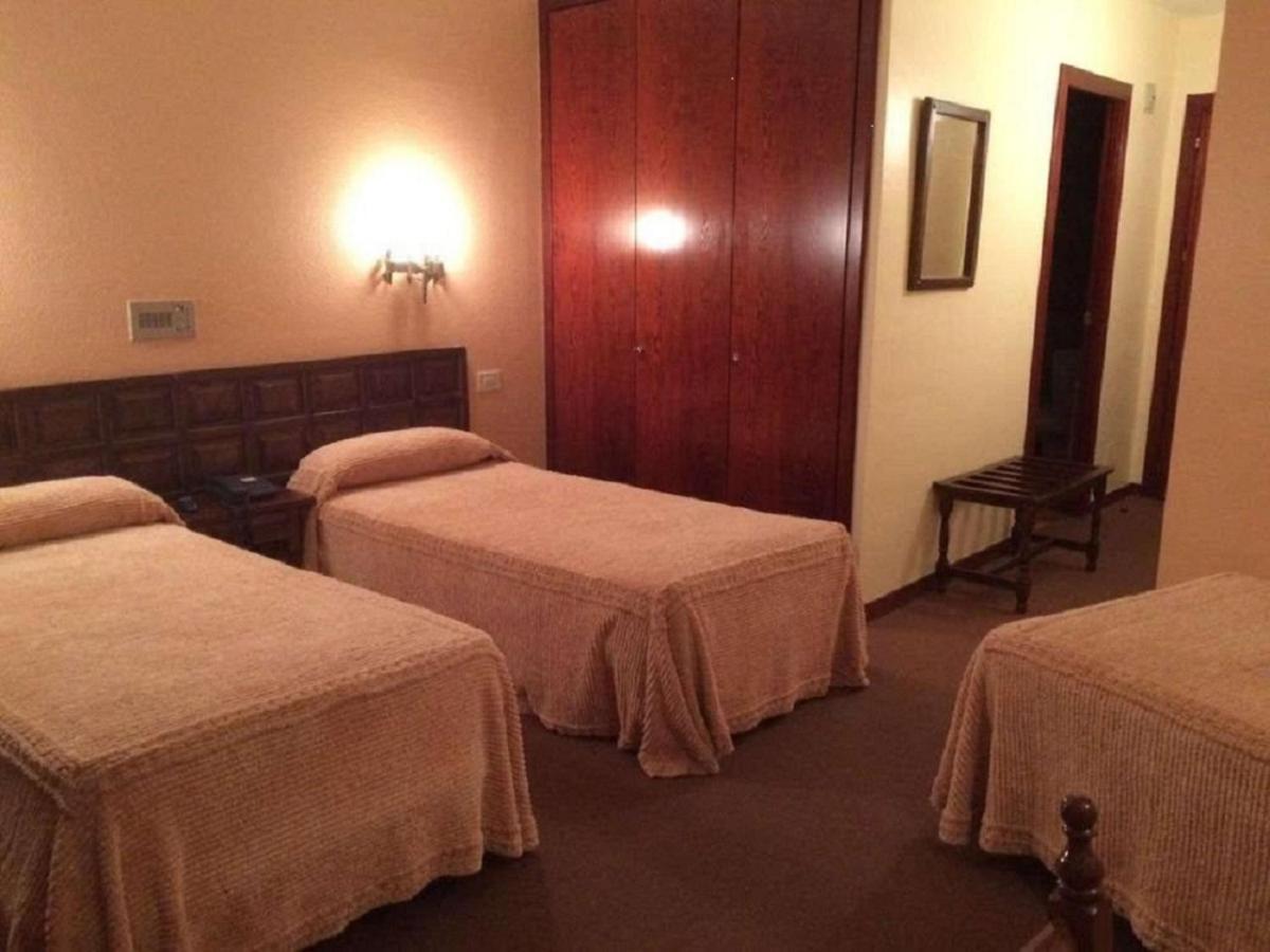 Hotel Folch ซานต์จูเลีย เด โลเรีย ภายนอก รูปภาพ