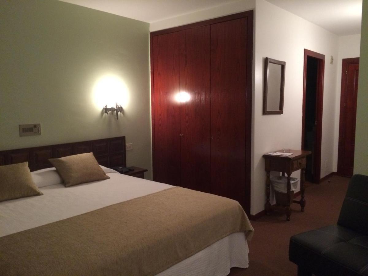 Hotel Folch ซานต์จูเลีย เด โลเรีย ภายนอก รูปภาพ
