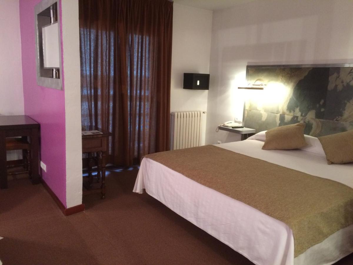 Hotel Folch ซานต์จูเลีย เด โลเรีย ภายนอก รูปภาพ
